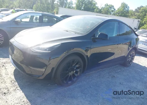2023 Tesla Model Y Awd/Long Range Dual Motor All-Wheel Drive z USA, uszkodzony, nr VIN 7SAYGAEE9PF888254